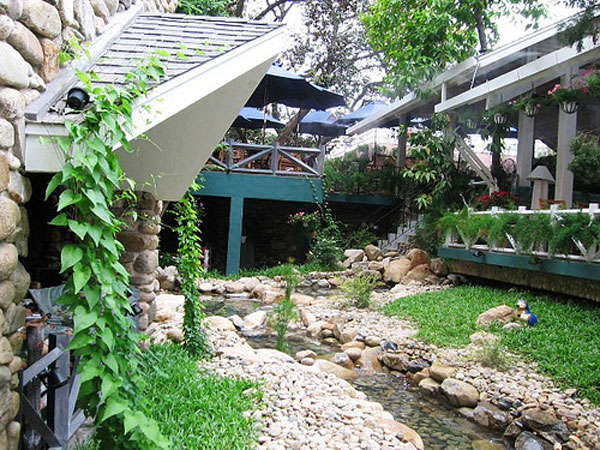 thiet-ke-quan-cafe-san-vuon-dien-tich-nho
